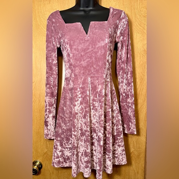 AéRopostale solid V-Wire fit and flare velvet dress size small - Picture 3 of 8